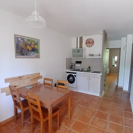 Ferienhaus Maison Dans Village De 5 Pers Climatise Piscine Gaujac (Gard)